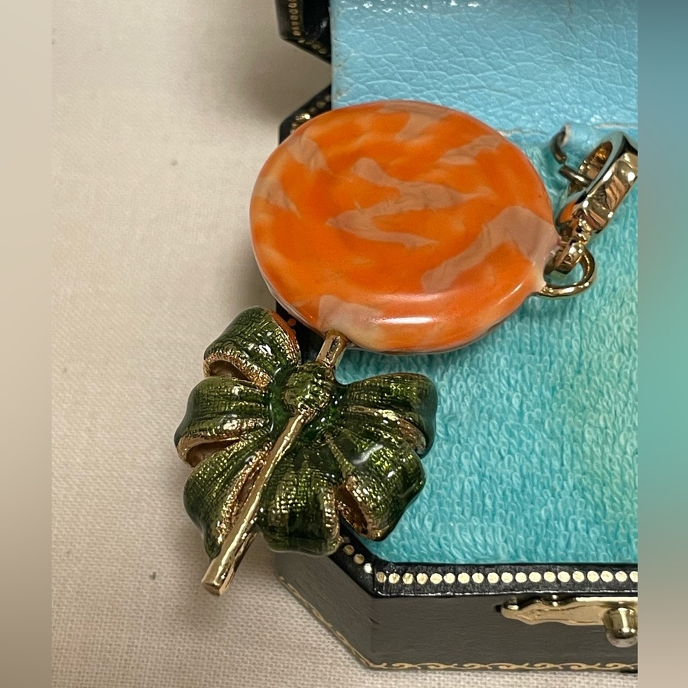 NWT RARE JUICY 2005 Vintage Y2K JUICY POP ORANGE ROUND Enamel LOLLIPOP BOW CHARM - Picture 3 of 4